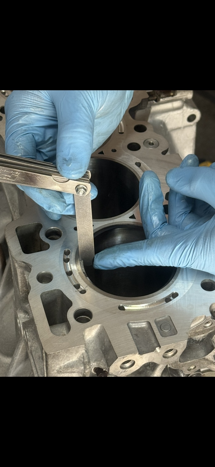 Piston ring clearance check in the cylinder
